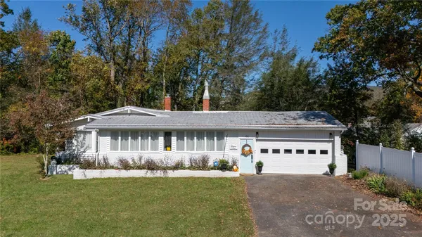 $459,000 | 44 Hemlock Avenue, Spruce Pine, NC 28777
