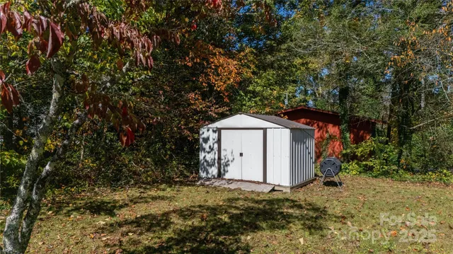 $459,000 | 44 Hemlock Avenue, Spruce Pine, NC 28777