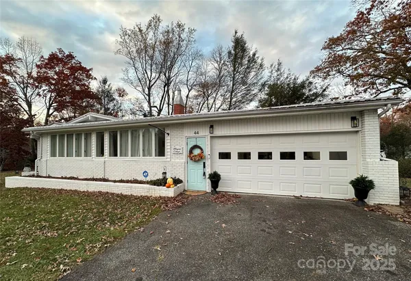 $459,000 | 44 Hemlock Avenue, Spruce Pine, NC 28777