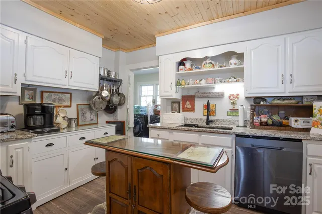 $459,000 | 44 Hemlock Avenue, Spruce Pine, NC 28777