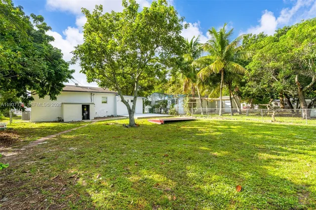 a view of a house with a backyard