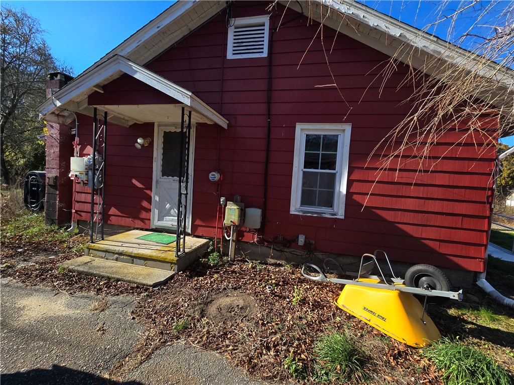 22 Oak Street Hopkinton, RI 02804 - Photo 2 of 33