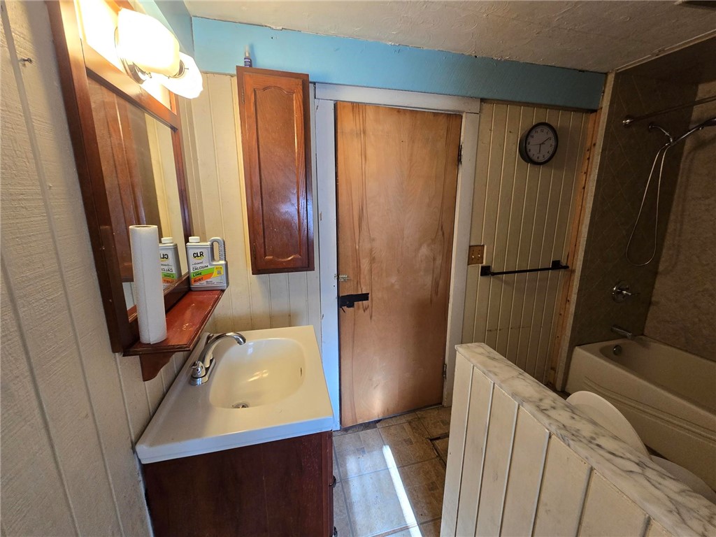 22 Oak Street Hopkinton, RI 02804 - Photo 23 of 28