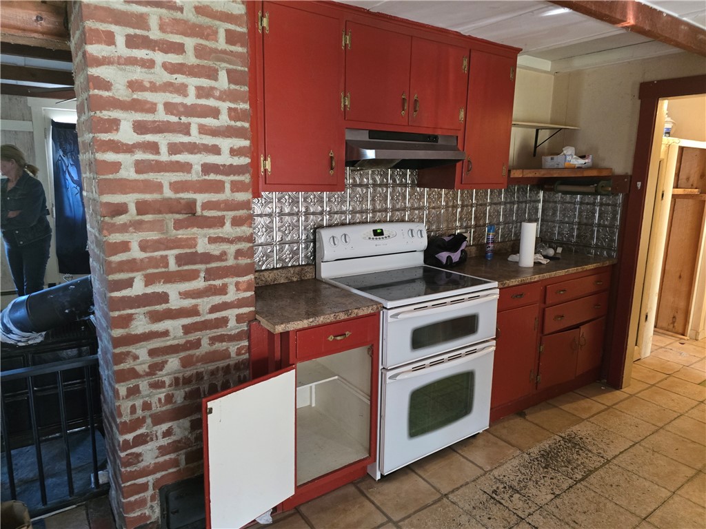 22 Oak Street Hopkinton, RI 02804 - Photo 7 of 33