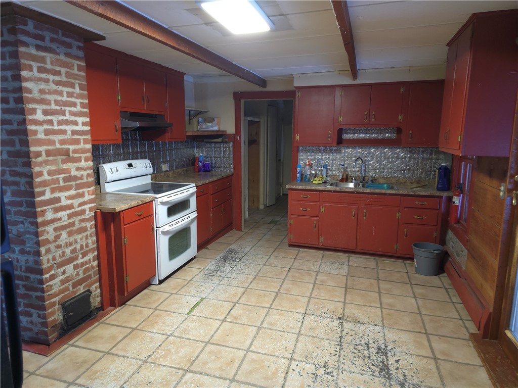 22 Oak Street Hopkinton, RI 02804 - Photo 8 of 33