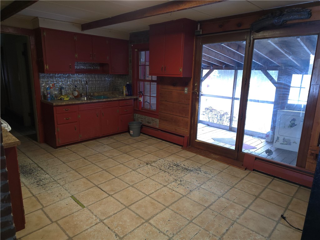 22 Oak Street Hopkinton, RI 02804 - Photo 9 of 33