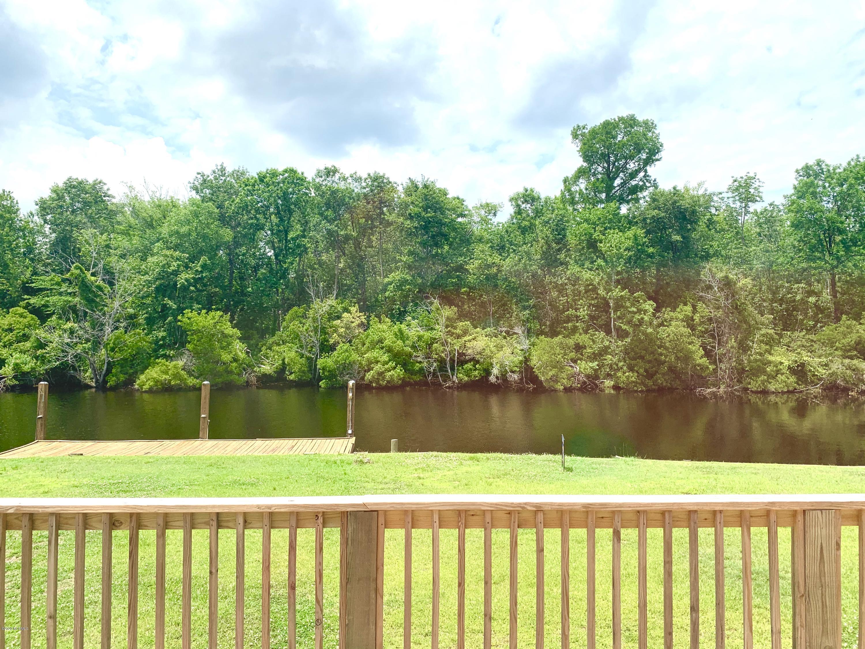 110 Raft Road New Bern, NC 28562 - Photo 7 of 18 077A8F0F-C21D-4D30-B4B6-FD882D8BE665