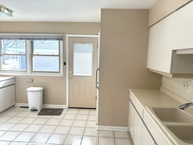 $369,000 | 1228 South Chestnut Avenue, Arlington Heights, IL 60005