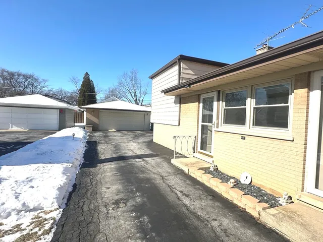 $369,000 | 1228 South Chestnut Avenue, Arlington Heights, IL 60005