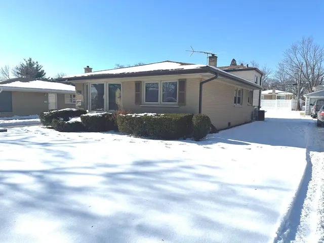 $369,000 | 1228 South Chestnut Avenue, Arlington Heights, IL 60005