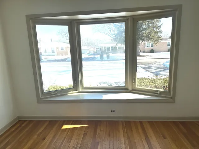 $369,000 | 1228 South Chestnut Avenue, Arlington Heights, IL 60005