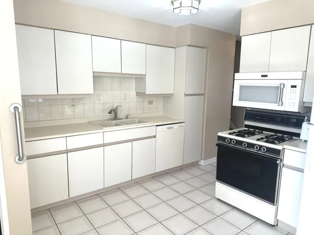 $369,000 | 1228 South Chestnut Avenue, Arlington Heights, IL 60005