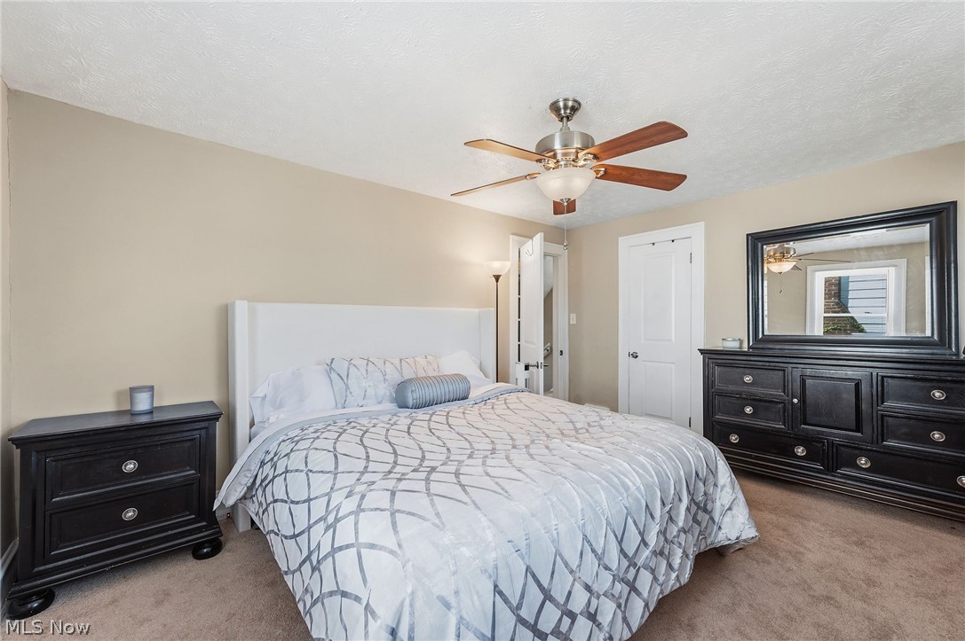 3386 Sylvanhurst Road Cleveland Heights, OH 44112 - Photo 5 of 46 Neutral-toned walls complement a textured ceiling and light brown carpeting