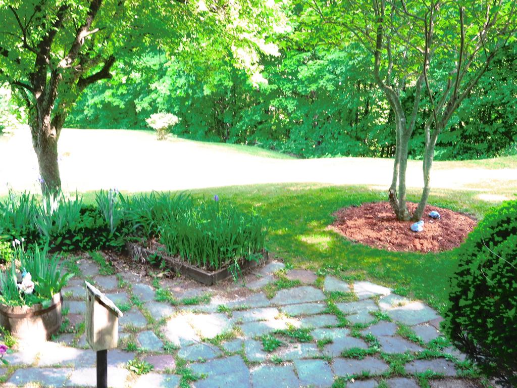 160 Valley View Road Shaftsbury, VT 05262 - Photo 14 of 36 Gallery Image 14
