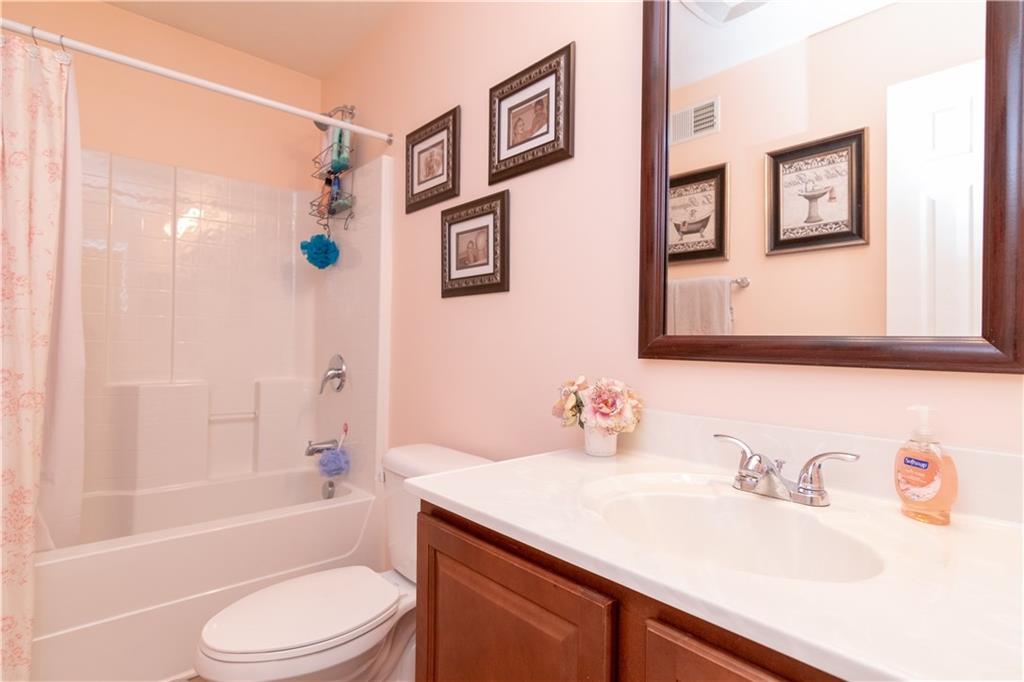 406 Colt Circle Clinton, PA 15026 - Photo 12 of 19 Gallery Image 12