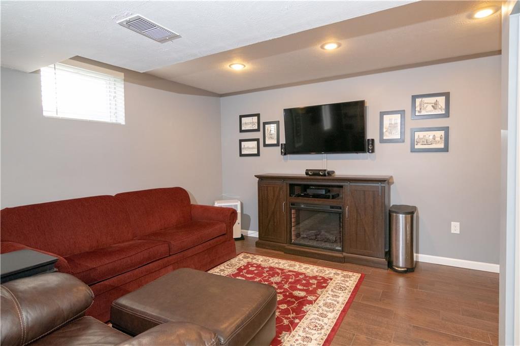 406 Colt Circle Clinton, PA 15026 - Photo 14 of 19 Gallery Image 14