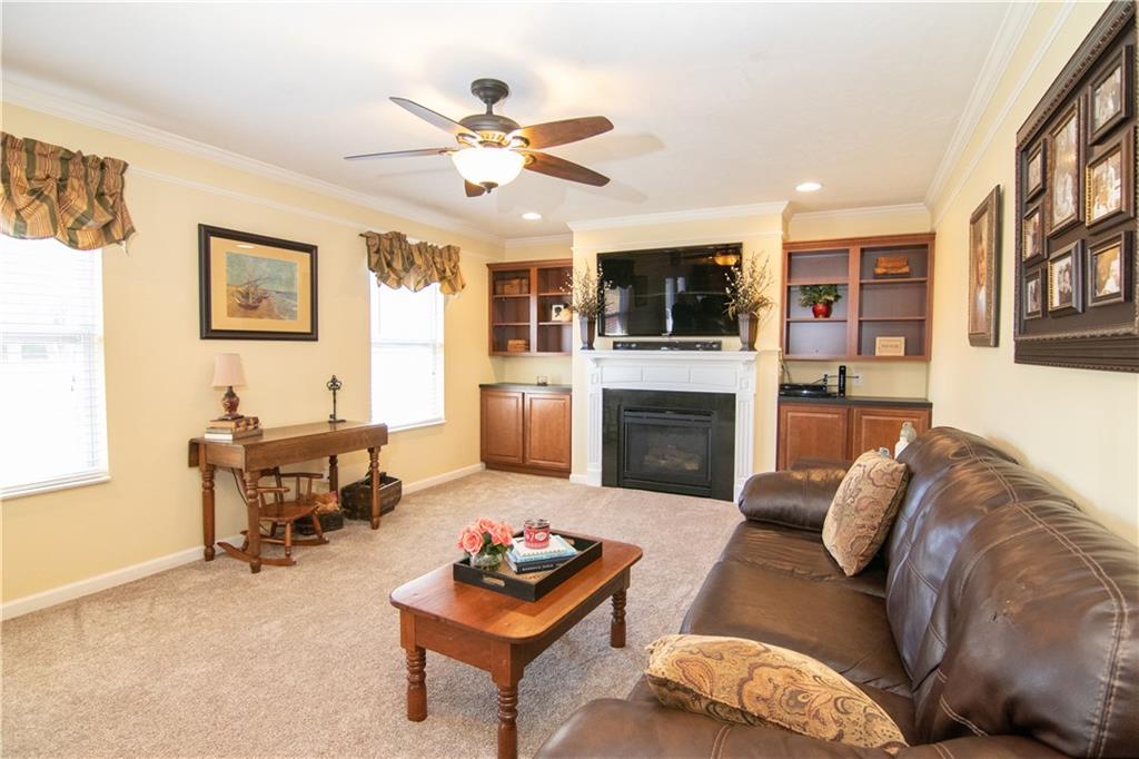 406 Colt Circle Clinton, PA 15026 - Photo 4 of 19 Gallery Image 4