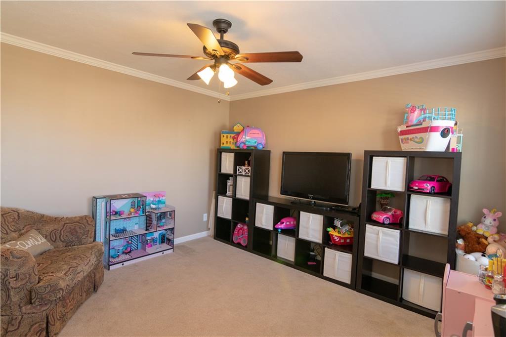 406 Colt Circle Clinton, PA 15026 - Photo 5 of 19 Gallery Image 5