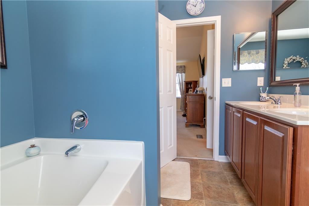406 Colt Circle Clinton, PA 15026 - Photo 8 of 19 Gallery Image 8