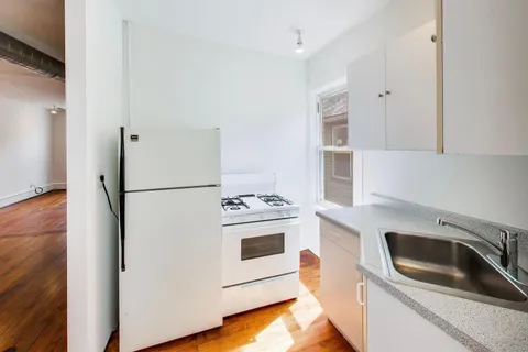 $1,350 | 812 West 19th Street, Unit 2F, Chicago, IL 60608