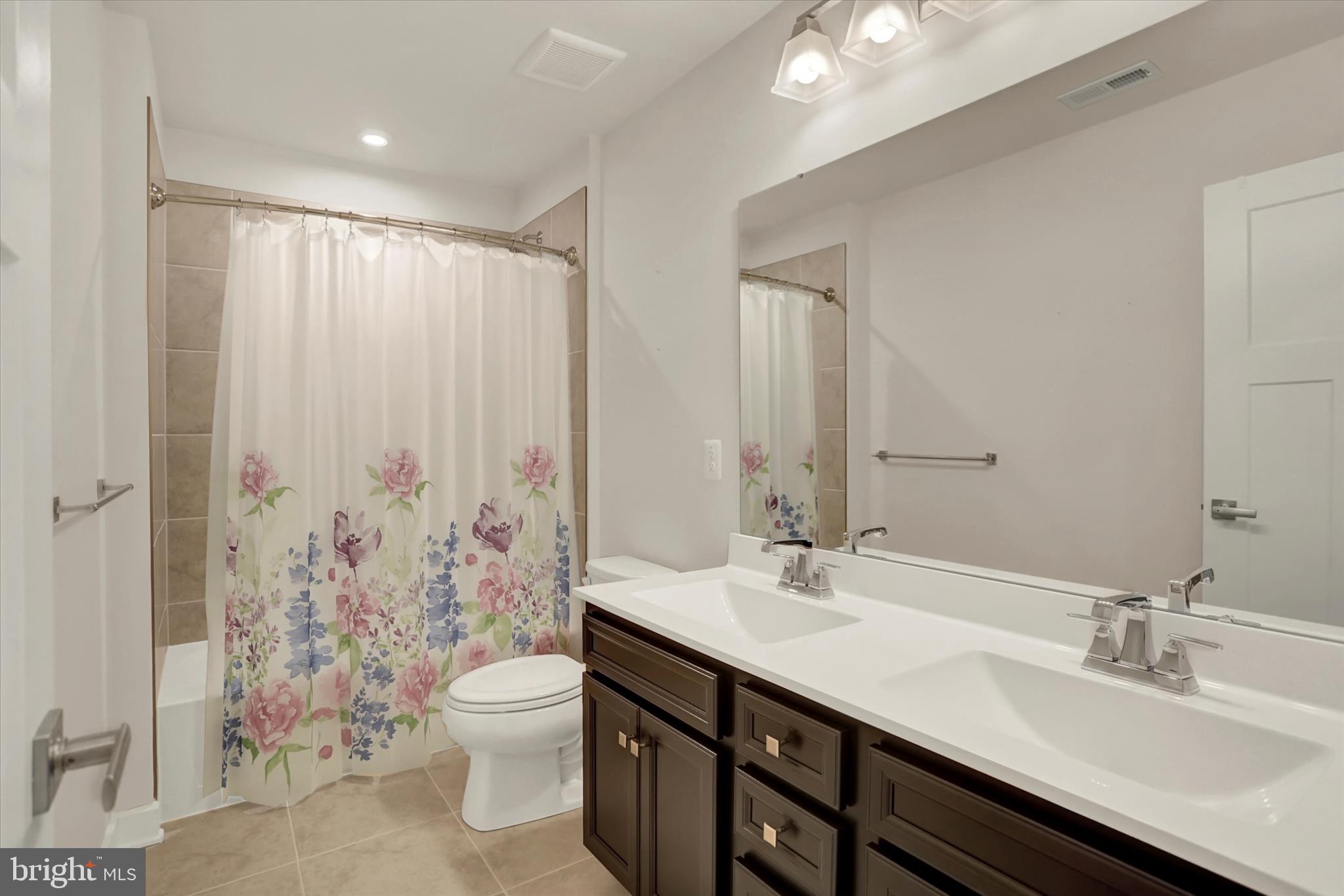 4003 Allyson Road Harrisburg, PA 17110 - Photo 31 of 45 Main bath with tub/shower & 2 sinks