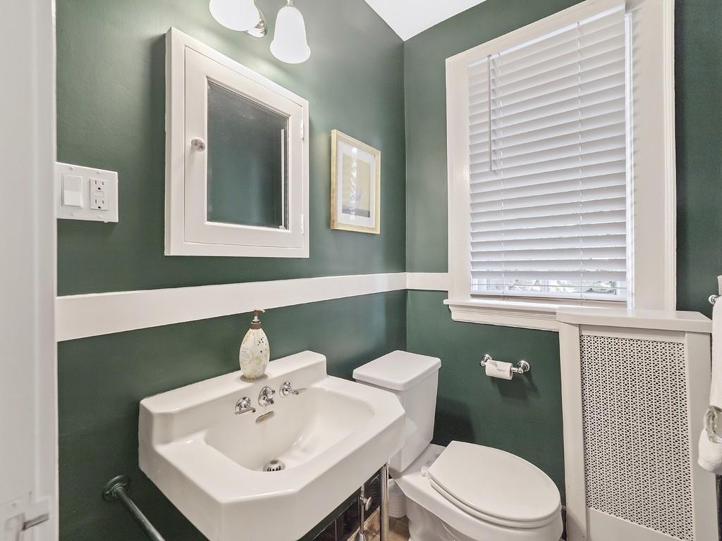 61 Oldham Road Newton, MA 02465 - Photo 9 of 23 Gallery Image 9