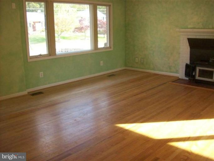 7519 Inzer Street, Unit 703 Springfield, VA 22151 - Photo 5 of 9 Living Room