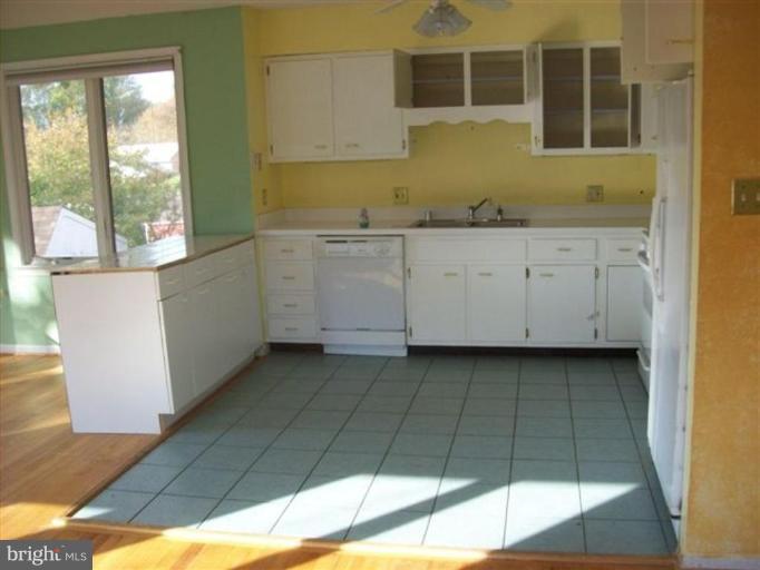 7519 Inzer Street, Unit 703 Springfield, VA 22151 - Photo 6 of 9 Kitchen