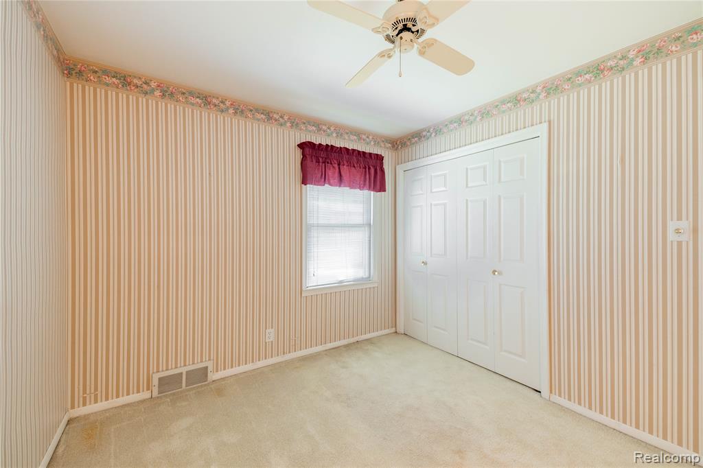 23211 Myrtle Street Dearborn, MI 48128 - Photo 14 of 36