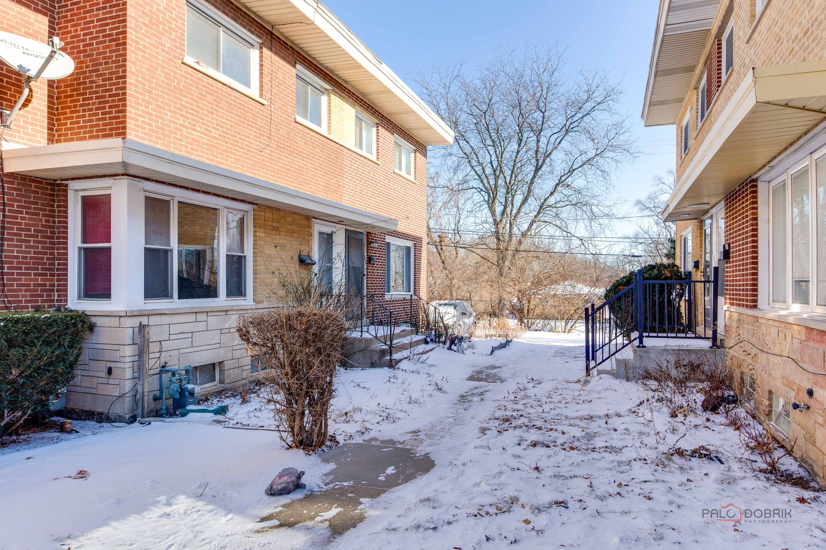 9463 Niles Center Road, Unit E Skokie, IL 60076 - Photo 2 of 30 a view of a building with a bench in the patio