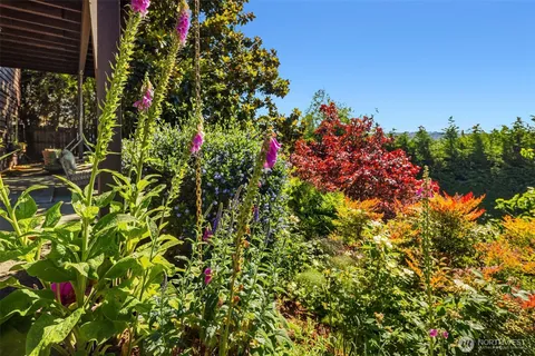 $950,000 | 4977 19th Avenue South, Seattle, WA 98108