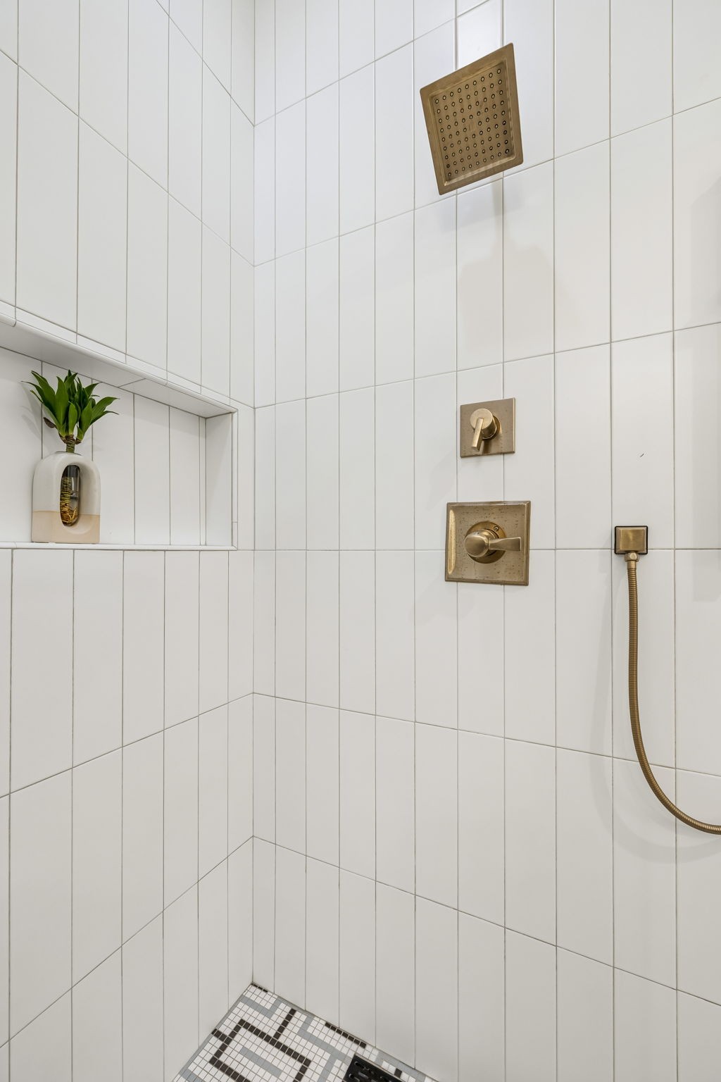 905 West 7th Street Columbia, TN 38401 - Photo 59 of 94 a bathroom with a shower