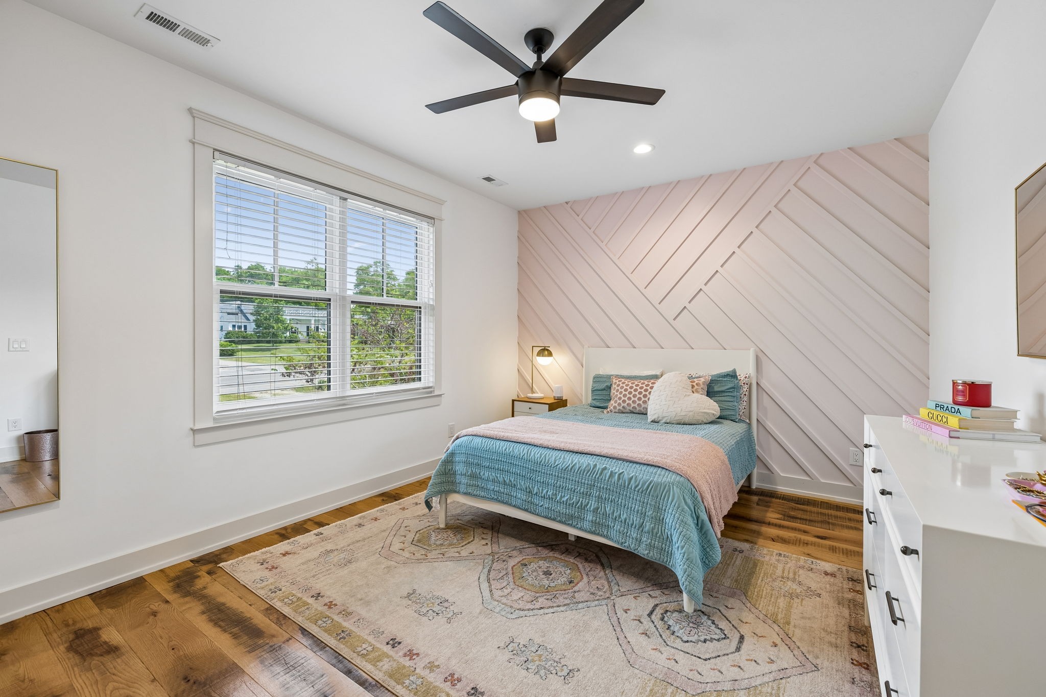 905 West 7th Street Columbia, TN 38401 - Photo 68 of 94 a bedroom with a bed and a large window