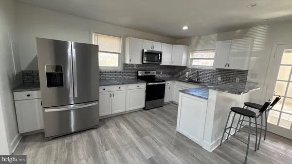 $2,300 | 7631 Beach Drive, Pasadena, MD 21122