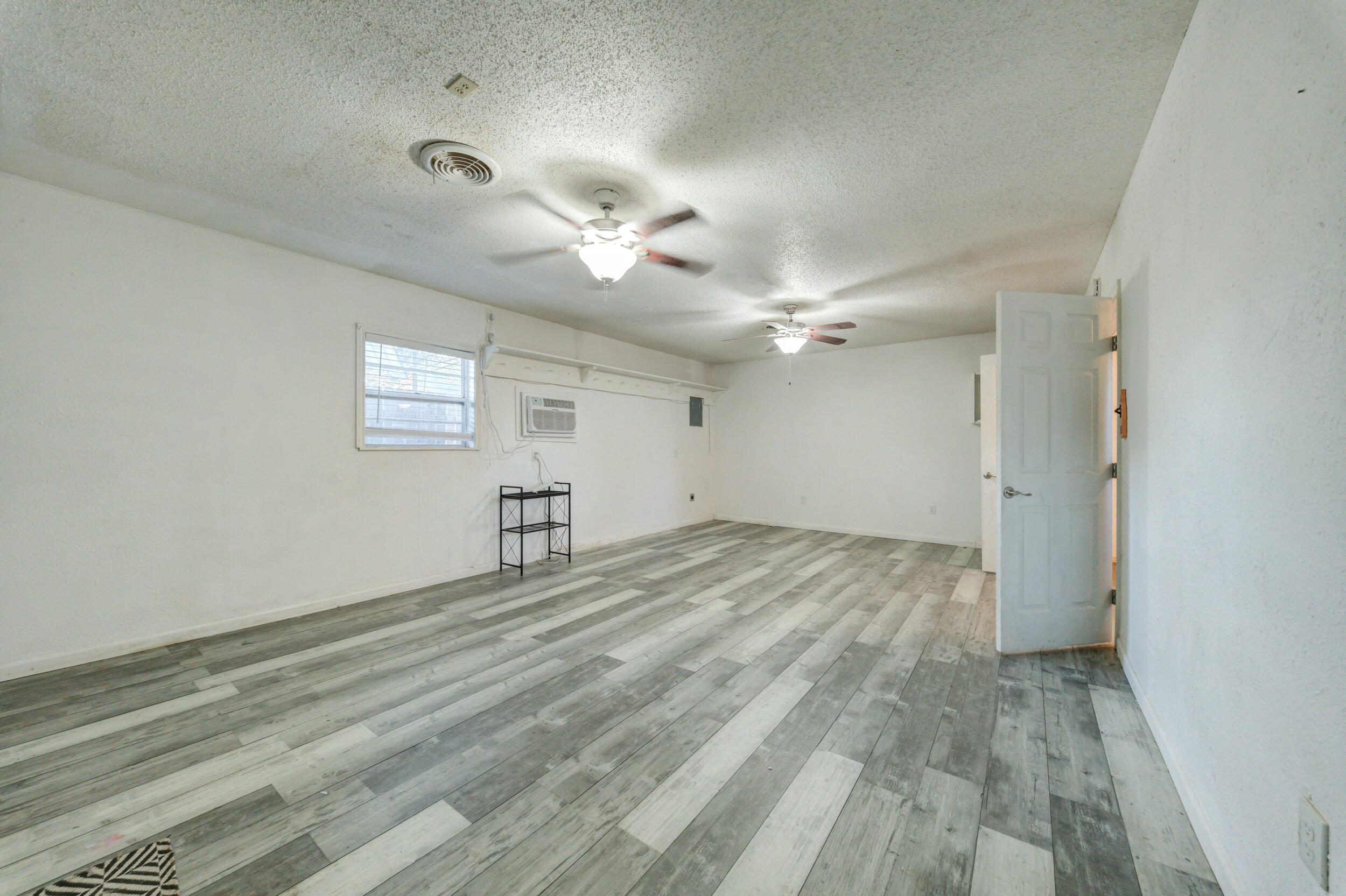 2810 42nd Street Lubbock, TX 79413 - Photo 29 of 32 back house inside