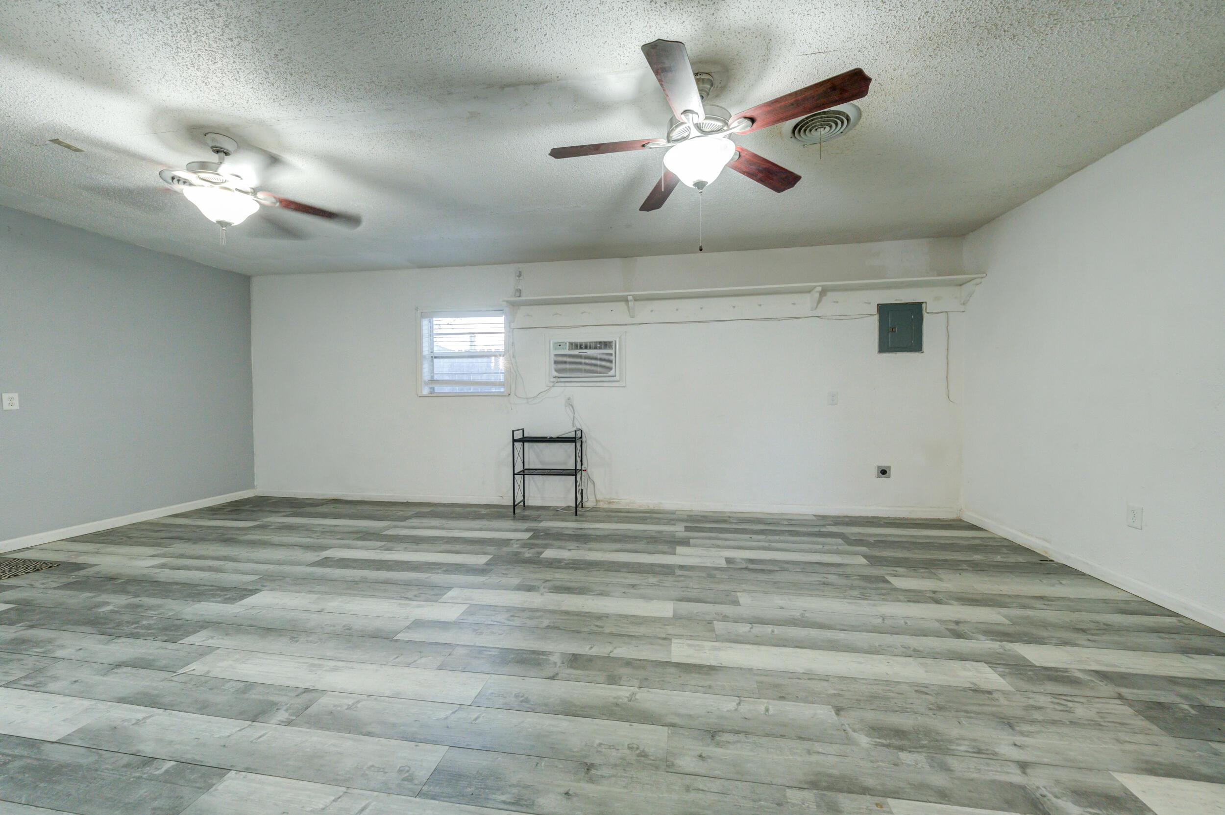 2810 42nd Street Lubbock, TX 79413 - Photo 31 of 32 back house inside