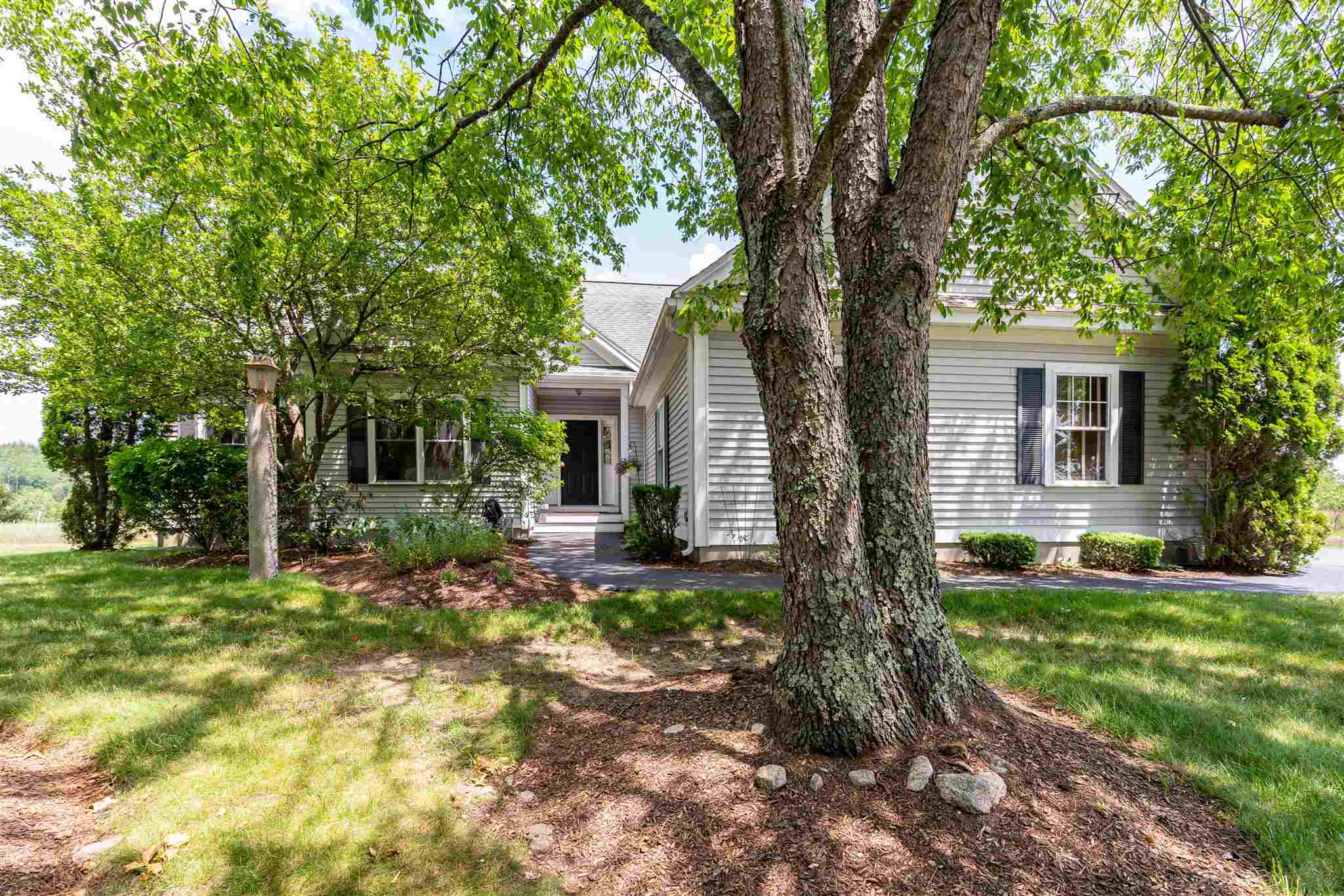 128 Jenkins Road Bedford, NH 03110 - Photo 2 of 40