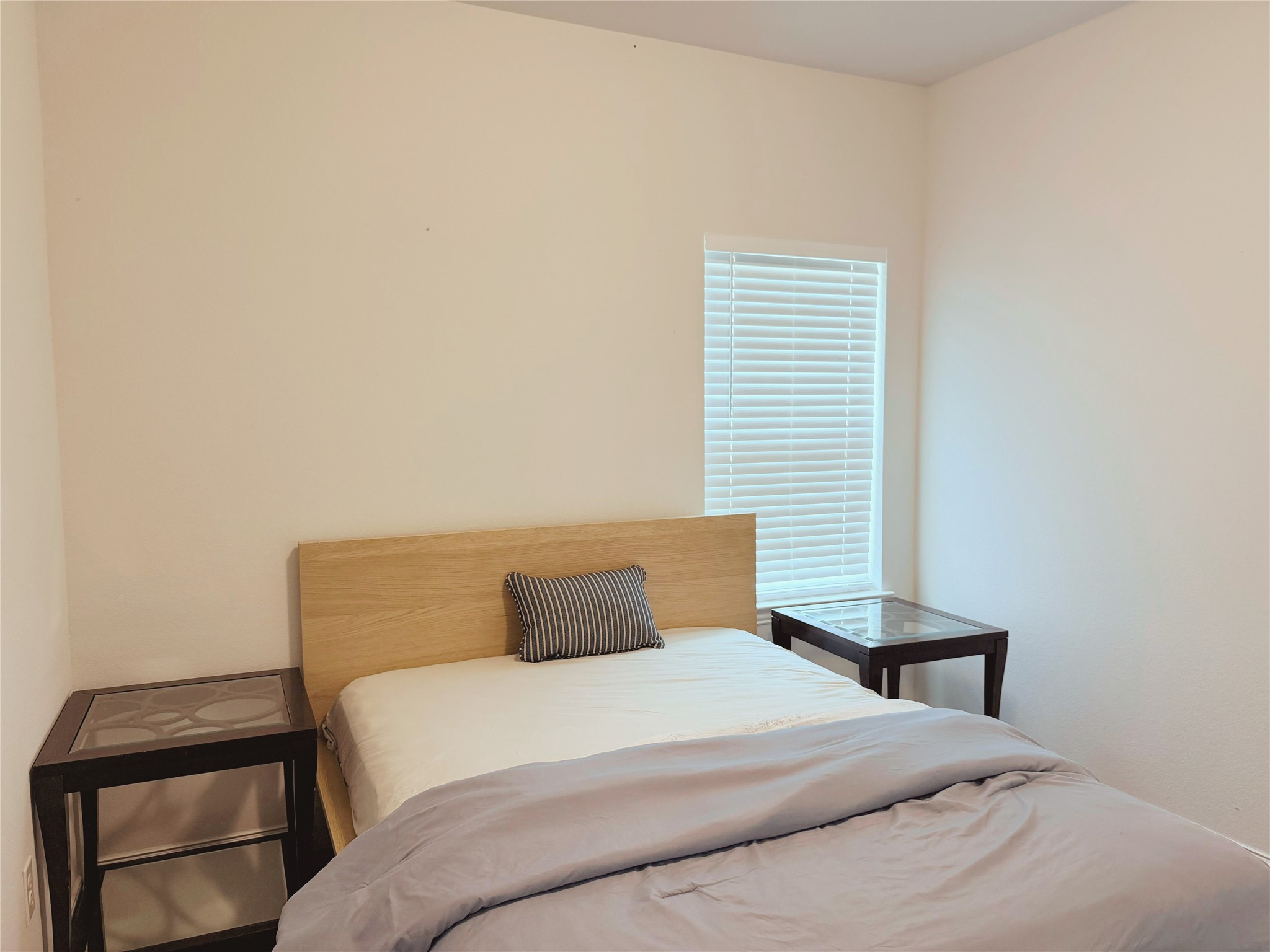 870 5102nd Road Cleveland, TX 77327 - Photo 15 of 27 a bedroom with a bed and a window