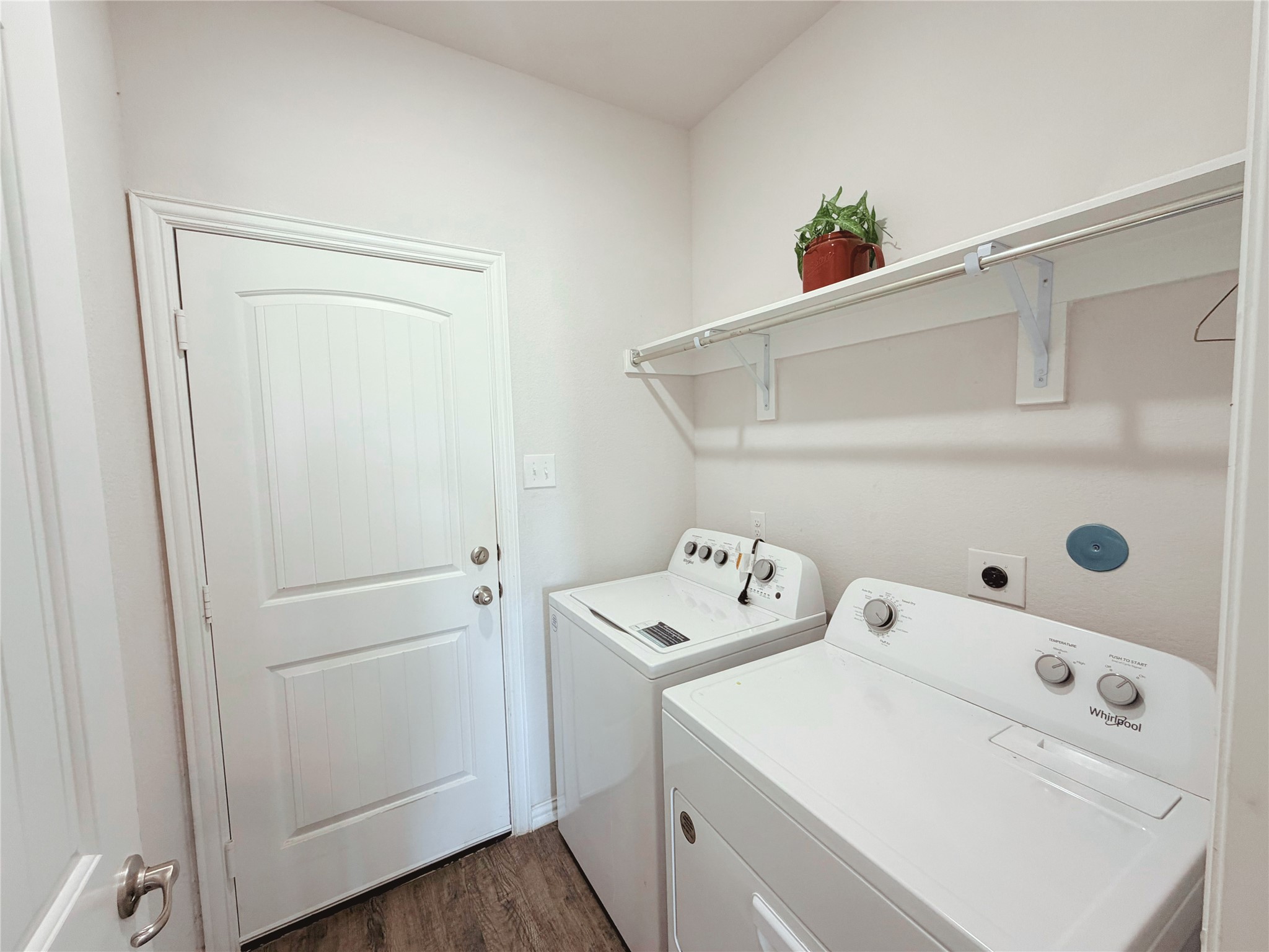 870 5102nd Road Cleveland, TX 77327 - Photo 23 of 27 a utility room with dryer and washer
