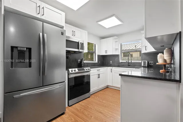 $3,600 | 601 Southwest 1st Street, Hallandale Beach, FL 33009