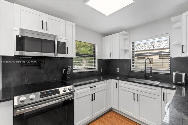 $3,600 | 601 Southwest 1st Street, Hallandale Beach, FL 33009