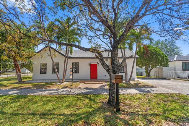 $3,600 | 601 Southwest 1st Street, Hallandale Beach, FL 33009