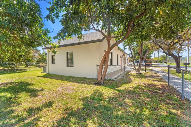 $3,600 | 601 Southwest 1st Street, Hallandale Beach, FL 33009