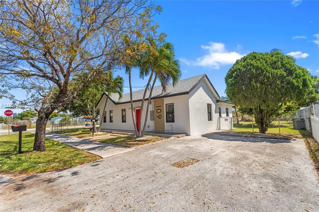 $3,600 | 601 Southwest 1st Street, Hallandale Beach, FL 33009