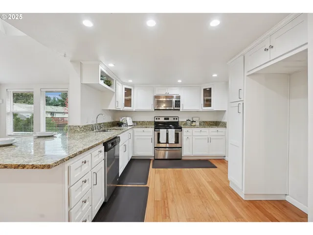 $639,900 | 106 Southeast 152nd Avenue, Vancouver, WA 98684