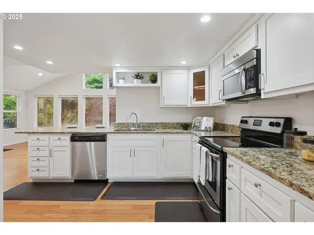 $639,900 | 106 Southeast 152nd Avenue, Vancouver, WA 98684