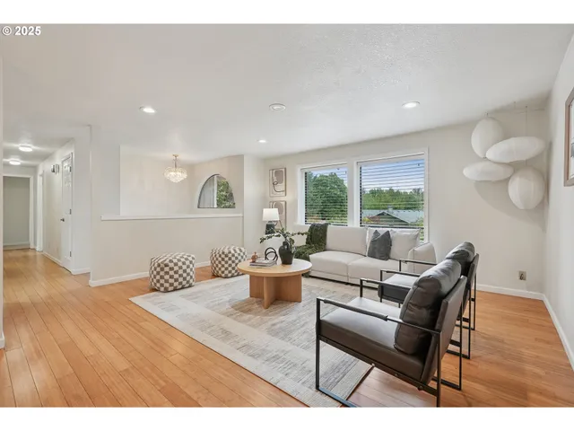 $639,900 | 106 Southeast 152nd Avenue, Vancouver, WA 98684