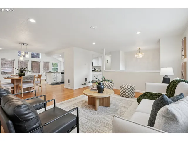 $639,900 | 106 Southeast 152nd Avenue, Vancouver, WA 98684