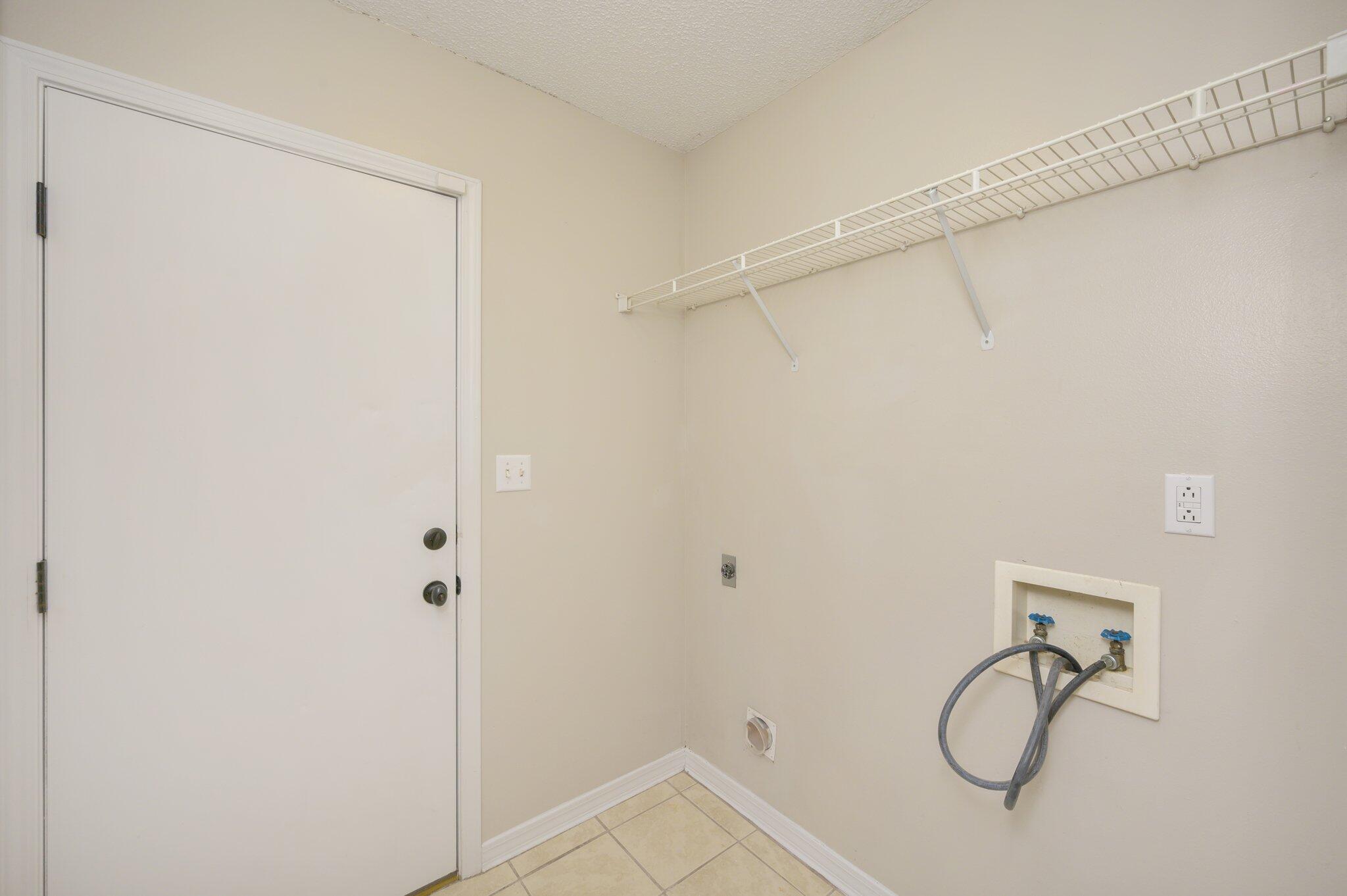 502 Hyde Park Drive Crestview, FL 32539 - Photo 31 of 35 a bathroom with a shower