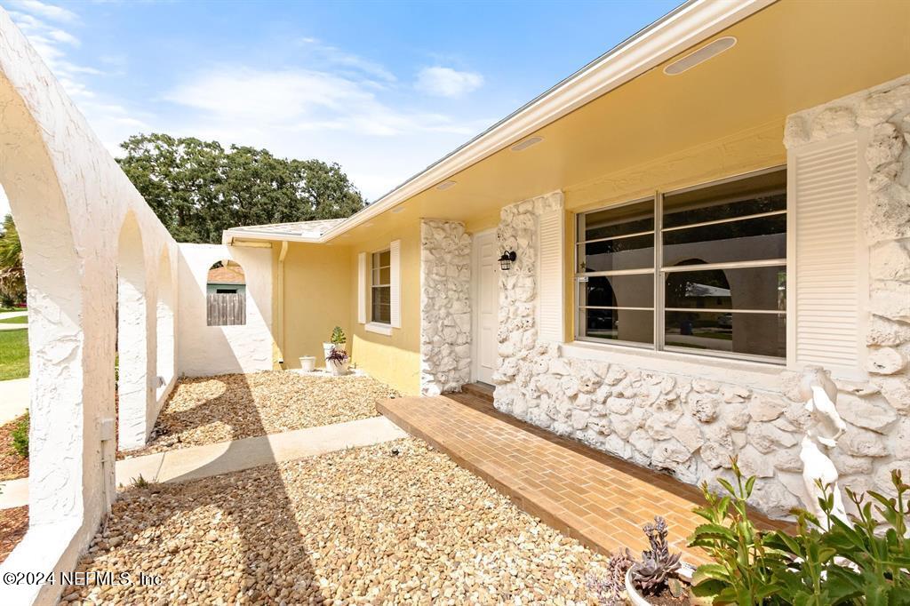 968 Espinado Avenue St. Augustine, FL 32086 - Photo 29 of 36 a front view of a house